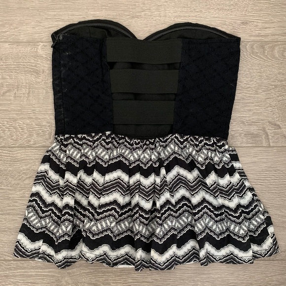 Kendall & Kylie Black and White Fit and Flare Top - Picture 4 of 6